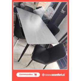 TABLE EN MARBRE AVEC 04 CHAISES NOIRES